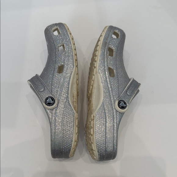 CROCS Women’s Silver Sparkle Clogs Size 7 - Picture 6 of 11